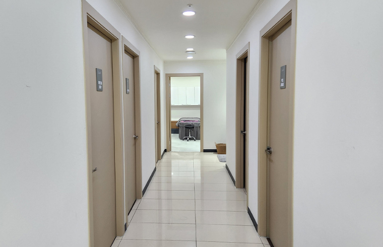 Give Me Clinic interior photo 2
