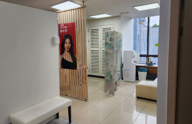 Give Me Clinic interior photo 3