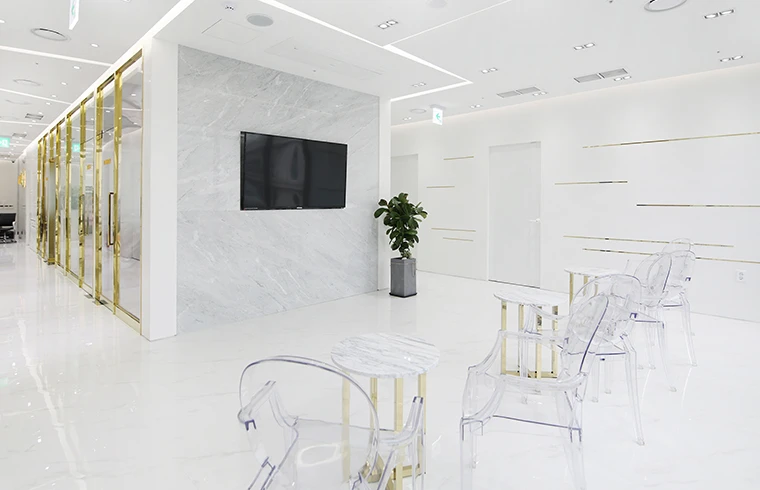 W Plastic Surgery interior photo 2