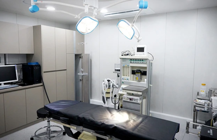 The Plus Plastic Surgery interior photo 3