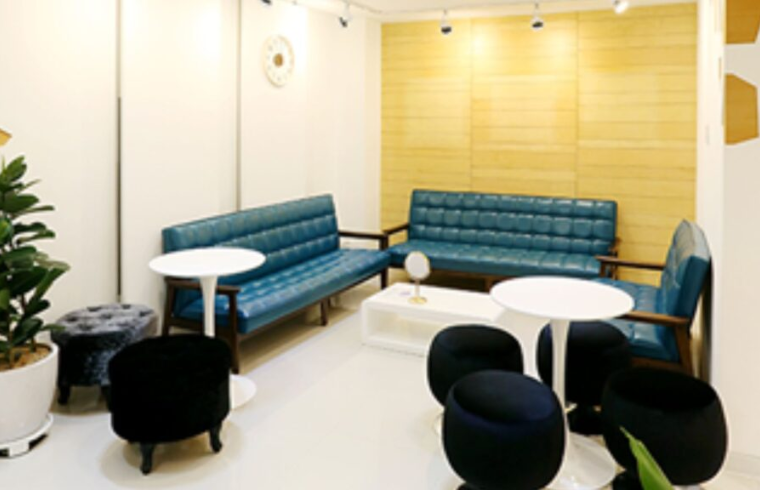 Larren Clinic interior photo 2