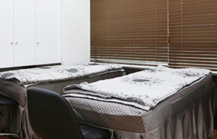 Larren Clinic interior photo 5
