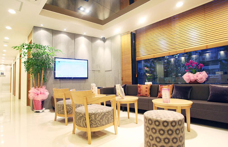 Renumi Dermatology interior photo 2