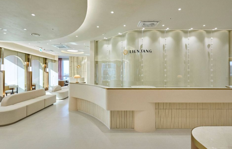 Lienjang Clinic interior photo 4
