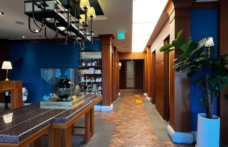 Regen Plastic Surgery interior photo 1