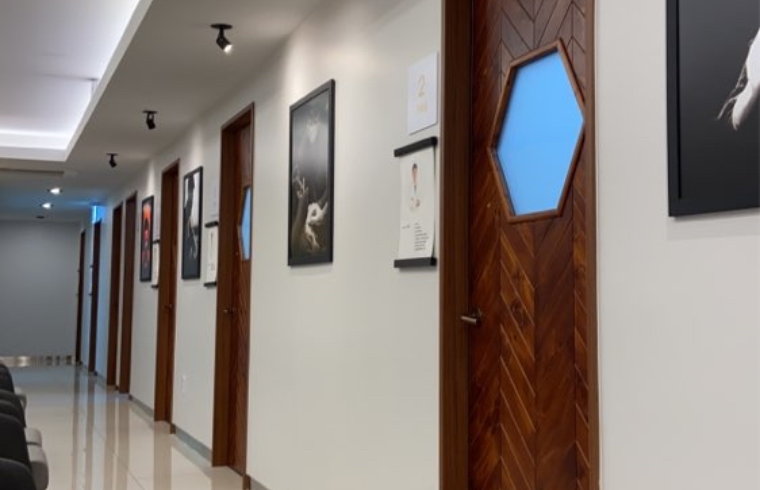 Maxwell Dermatology interior photo 2