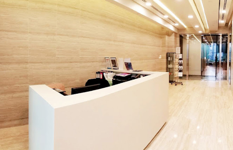BK Plastic Surgery interior photo 4