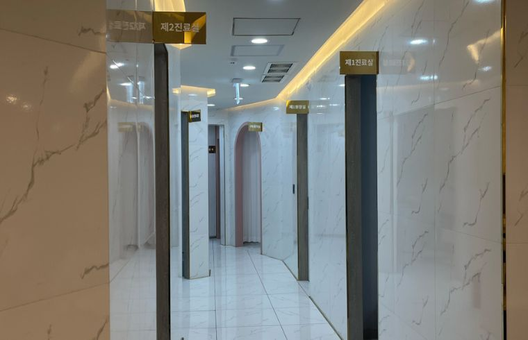 Shine U Clinic interior photo 2