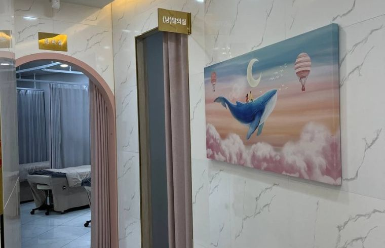Shine U Clinic interior photo 3