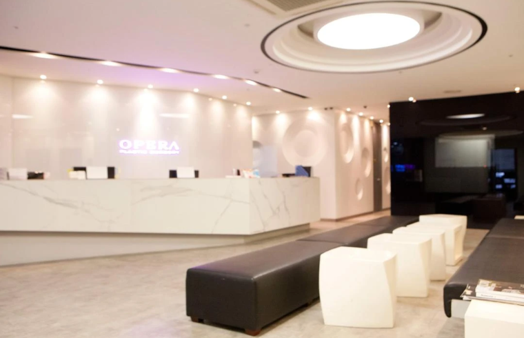 Opera Plastic Surgery interior photo 3