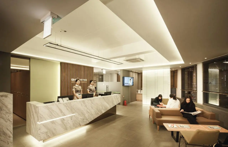 GNG Hospital interior photo 1