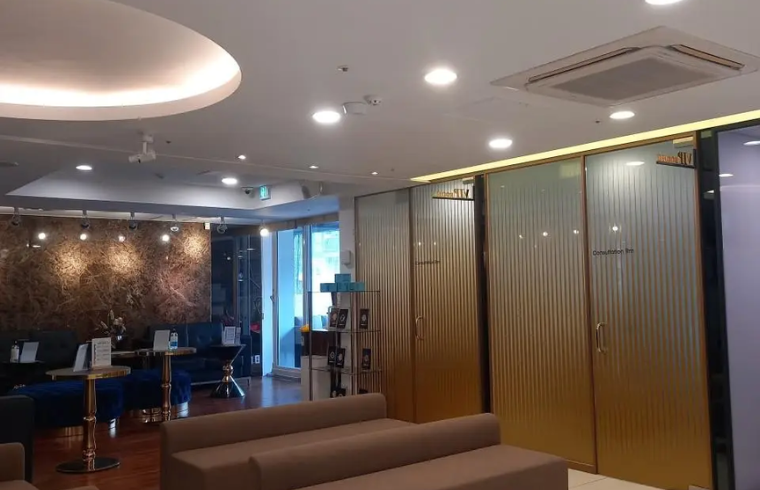 Pop Plastic Surgery interior photo 2