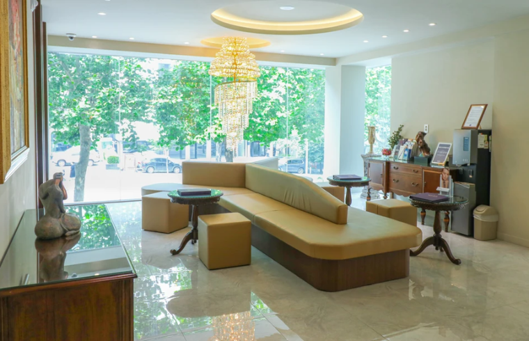 Hershe Plastic Surgery interior photo 1